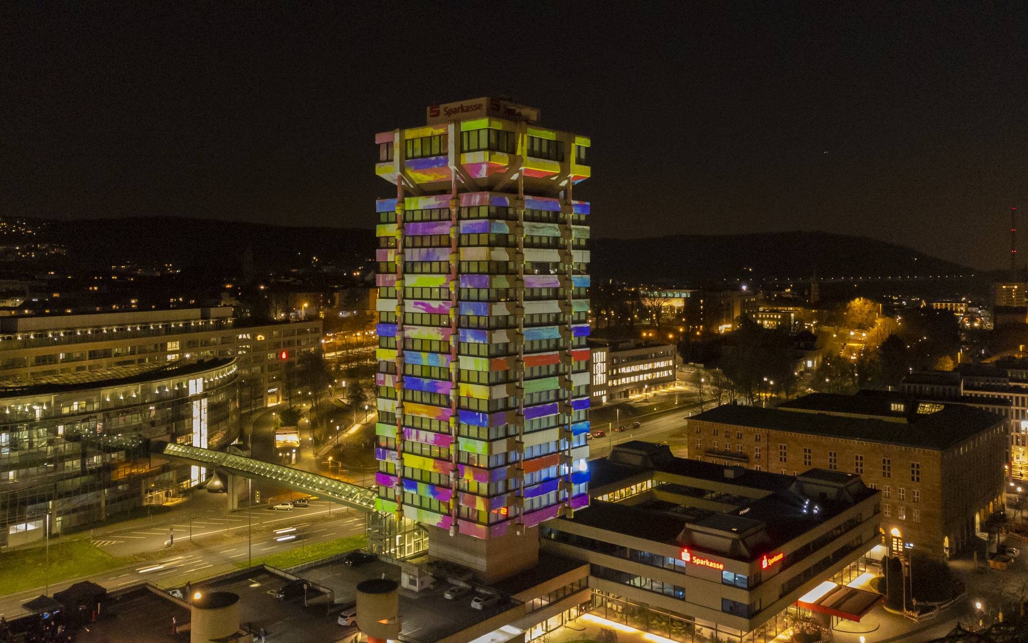 Illuminierter Sparkassenturm
